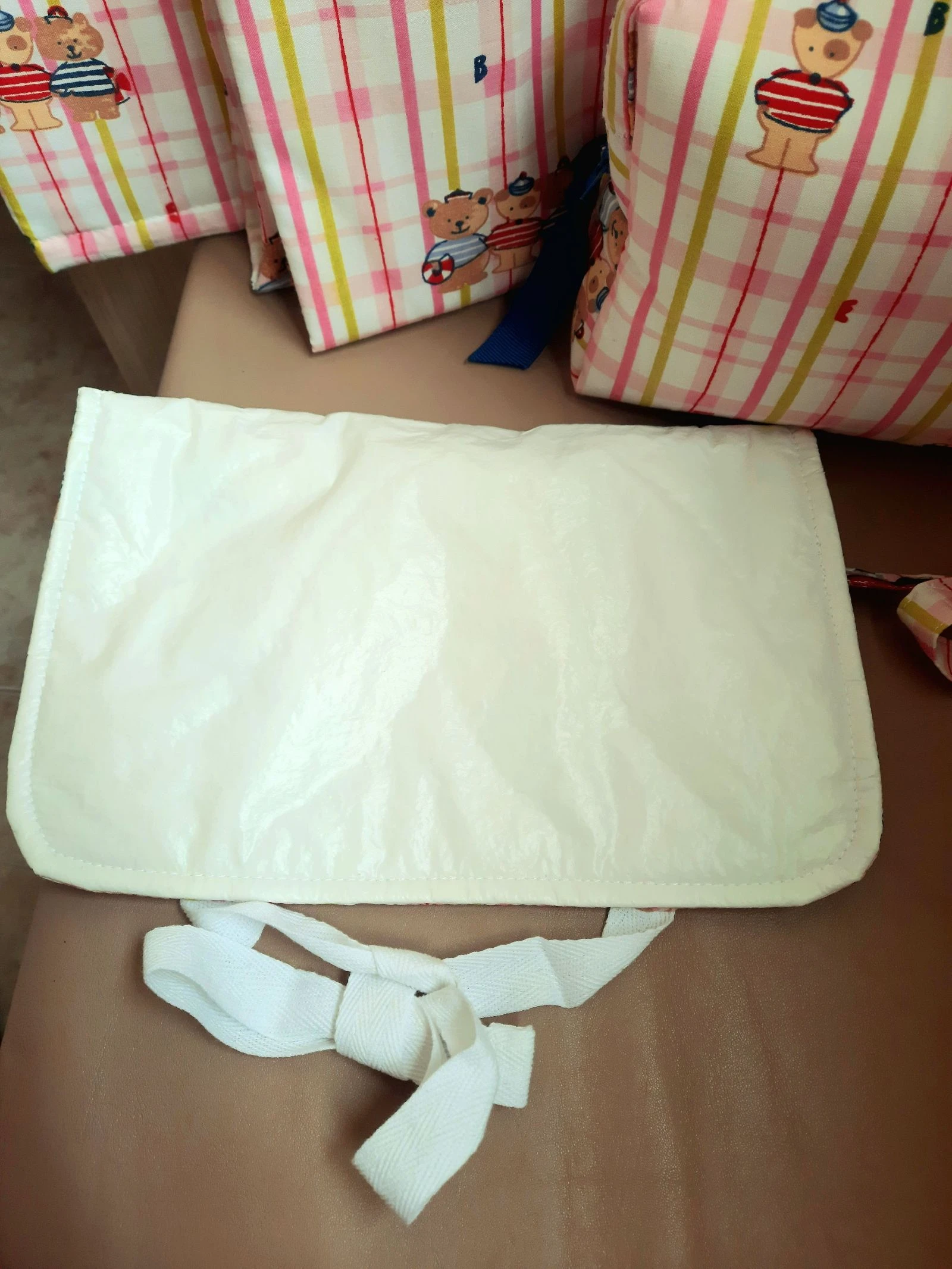 Lote bebê: trocador, necessaire, babadores e mais – photo 5